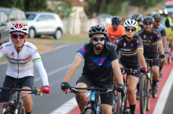 Foto - Pista de caminhada e ciclofaixa