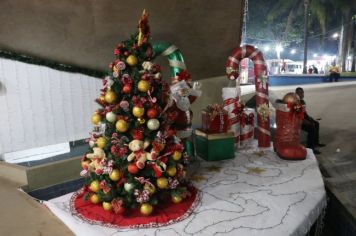 Foto - Natal de Luz - enfeites na Praça da Bandeira