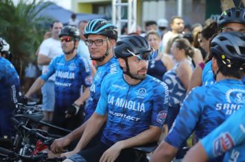 Foto - Pista de caminhada e ciclofaixa