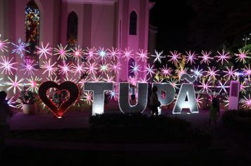 Foto - Natal de Luz - enfeites na Praça da Bandeira