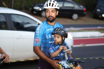 Foto - Pista de caminhada e ciclofaixa