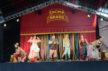 Foto - EmCena Brasil - espetáculo na Praça da Bandeira
