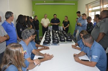 Foto - Entrega de uniformes Agentes de Endemias