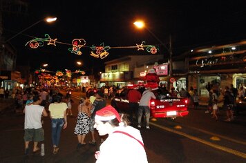 Foto - Papai Noel abre comércio tupãense