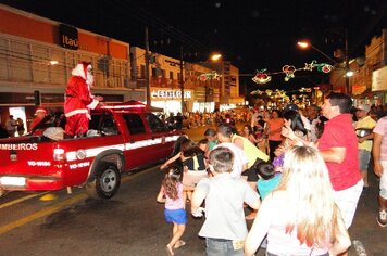 Foto - Papai Noel abre comércio tupãense