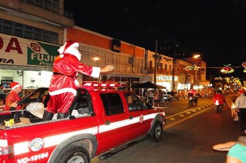 Foto - Papai Noel abre comércio tupãense