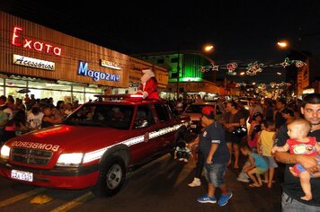 Foto - Papai Noel abre comércio tupãense