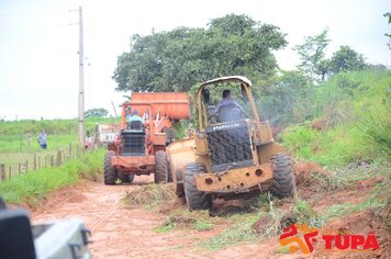 Foto - Prefeitura inicia melhorias no prolongamento da rua Caingangs