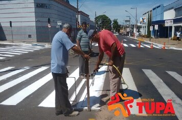 Foto - Prefeitura realiza manutenção constante na sinalização de trânsito