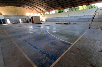 Reforma do ginásio de esportes de Universo avança
