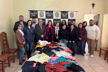 Doação da Polícia Civil reforça Campanha do Agasalho