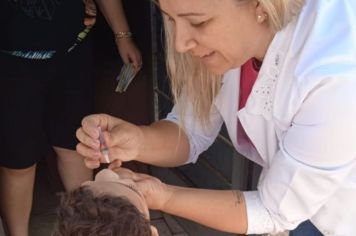 Saúde visita domicílios para imunizar crianças contra a poliomielite
