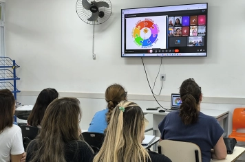 Profissionais da rede municipal de educação participam de capacitação da campanha 