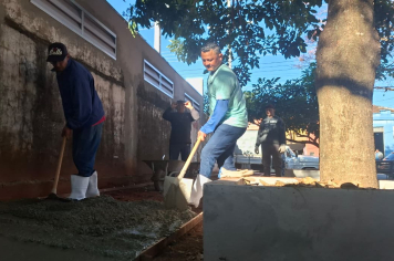 Prefeitura reforma área pública na rua Aimorés