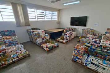 Entidades recebem alimentos arrecadados durante a Exapit