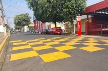 Prefeitura intensifica os serviços de repintura da sinalização de trânsito