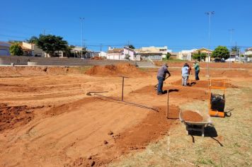 Planejamento inicia construção de pista de Pump Track em futura praça pública 