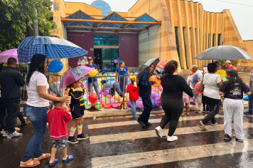 Com chuva, Prefeitura leva festa do Dia das Crianças ao encontro do povo