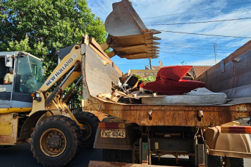 Operação de limpeza recolhe 13 toneladas de material inservível