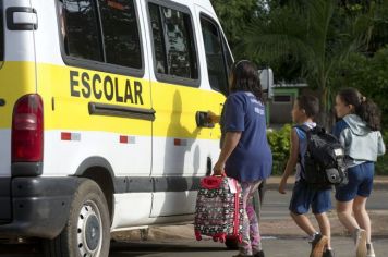 Subsecretaria alerta pais sobre cuidados ao contratar vans escolares