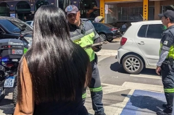 Ação da Subsecretaria de Trânsito chama atenção para respeito à faixa de pedestres
