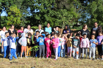 Para celebrar “Dia do Planeta Terra”, Secretaria de Meio Ambiente promove plantio de árvores