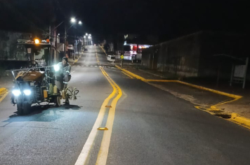 Prefeitura conclui 1ª etapa da pintura da sinalização viária noturna 