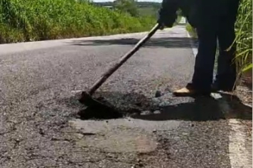 Secretaria de Obras realiza operação tapa-buracos na estrada que liga Tupã a Bastos