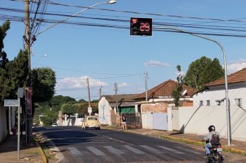 Prefeitura instala novo semáforo no cruzamento das ruas Aimorés e Brasil 