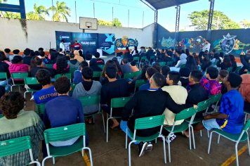 Cras utiliza mágica para estreitar contato com crianças e adolescentes