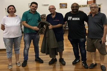 Museu dos Tropeiros recebe capa que pertenceu a Luiz Zangirolami