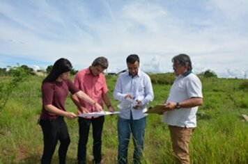 Prefeito trabalha em projeto para construção de casas populares