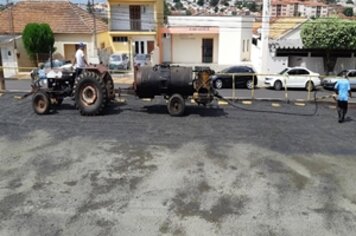 Secretaria de Obras recupera pavimento do estacionamento da Santa Casa