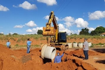 Novas galerias de águas pluviais estão sendo implantadas no José Feliciano