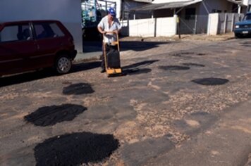 Prefeitura continua com serviços da operação tapa-buracos