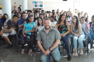 Viagem Literária reúne cerca de 100 pessoas na Biblioteca Municipal