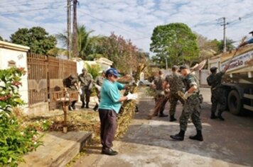 Mutirão na Vila Abarca recolhe quatro caminhões de materiais inservíveis