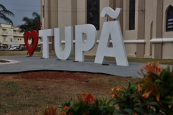 Inauguração de monumentos reúne centenas de pessoas