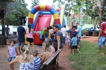 Festa de Natal das Crianças lota a praça de Varpa