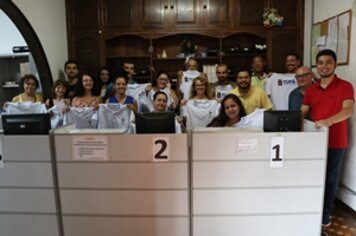 Prefeitura entrega novos uniformes para profissionais da Farmácia Municipal