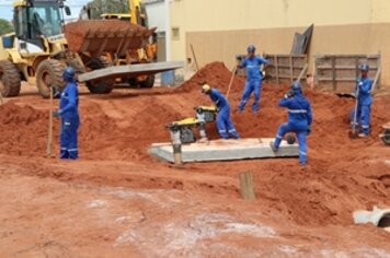Macrodrenagem segue pela rua Ernesto Martins Silva