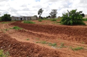 Prefeitura realiza terraceamento em diversos locais da cidade