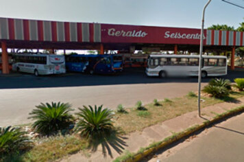 Prefeitura notifica empresa de ônibus por embarque e desembarque irregular