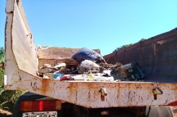Prefeitura recolhe materias inservíveis em diversos pontos do município