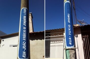 Prefeitura retoma pintura de identificação de ruas em postes