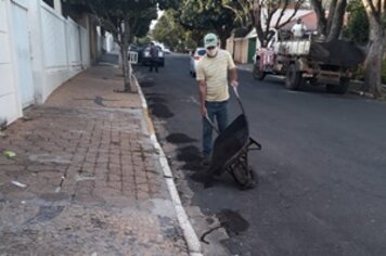 Operação Tapa-Buracos passa em mais de 12 ruas nesta semana