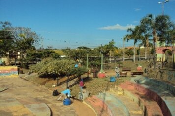 Prefeitura realiza limpezas e roçadas no Parque do Atleta e vicinais