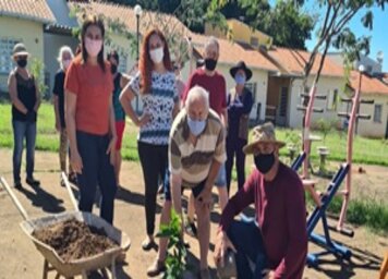 Clube da Árvore promove plantio de mudas na Vila Dignidade