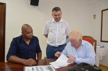 Gaspar assina convênio que garante descontos aos servidores municipais