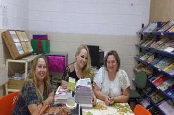 Professores da EJA participam de formação e planejamento de aulas